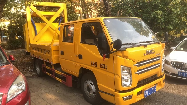 100K防撞車(chē)，帶太陽(yáng)能光板